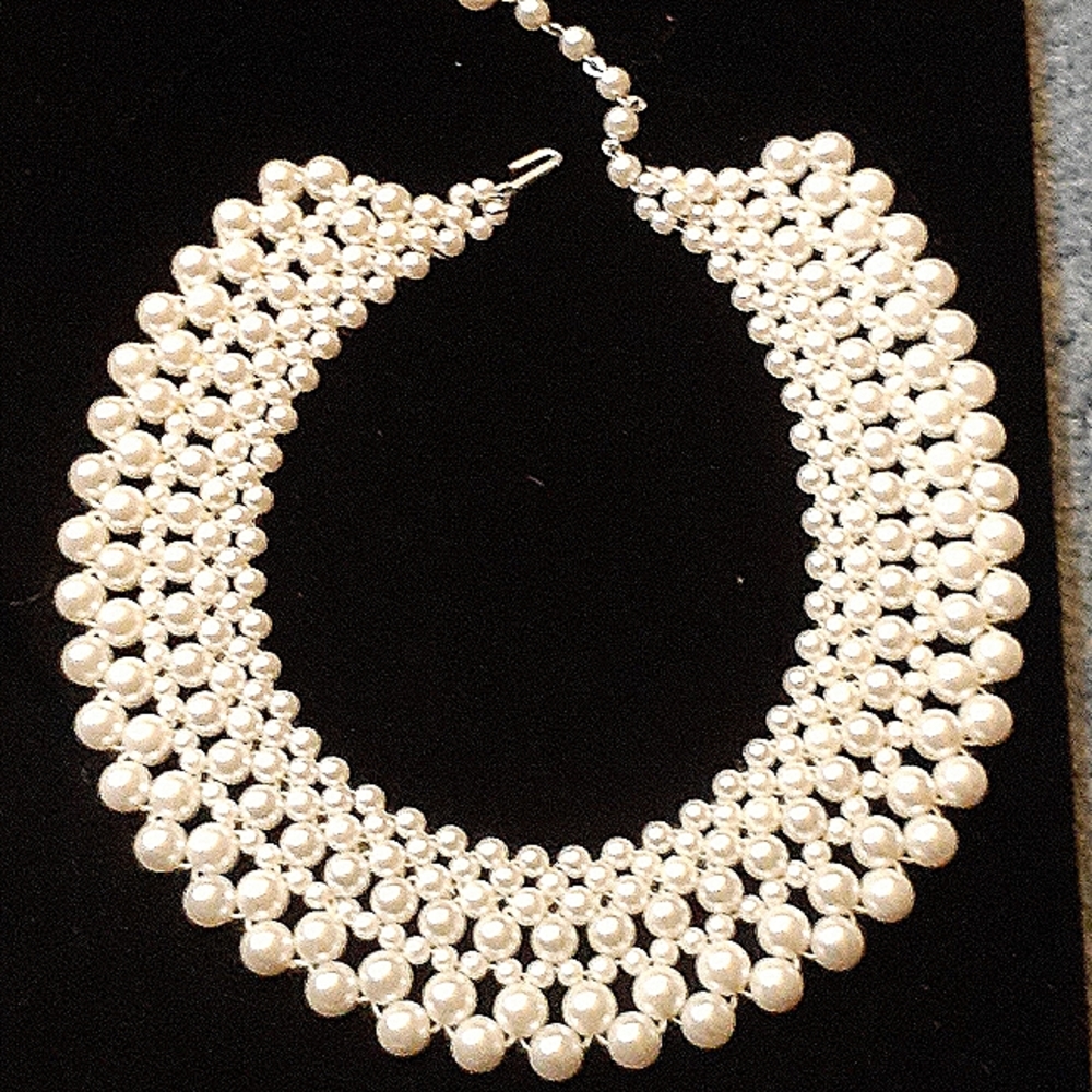 Vintage faux pearl bib necklace. Choker Weddings, Bride exquisite and elegant